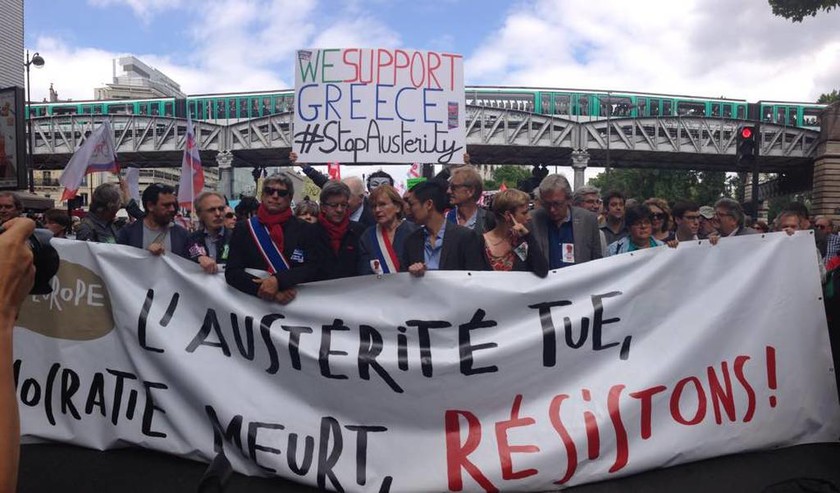 Γαλλία: Ογκώδης διαδήλωση αλληλεγγύης υπέρ της Ελλάδας (photos)    