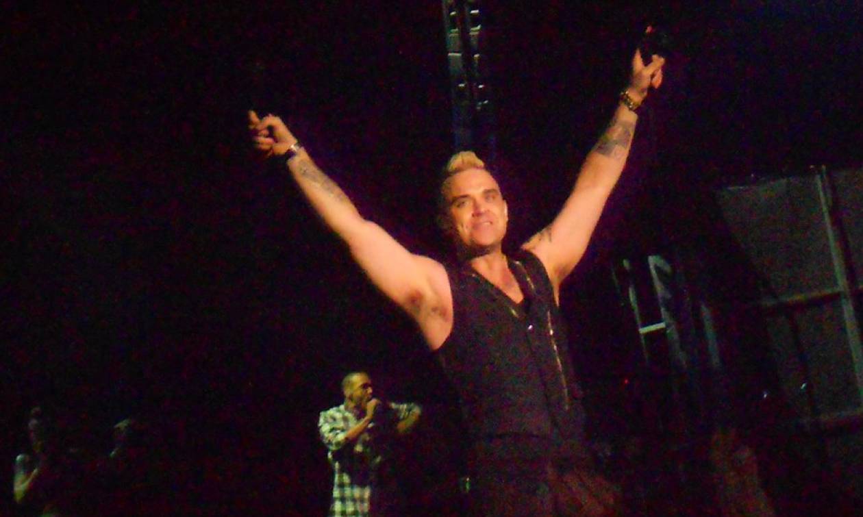 Robbie Williams: «Ελλάδα, σε στηρίζω» (photos&video)