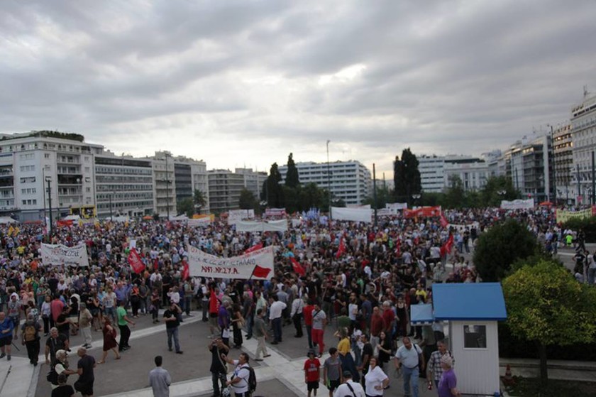 Συγκέντρωση κατά της λιτότητας στην πλατεία Σύνταγματος (photos)