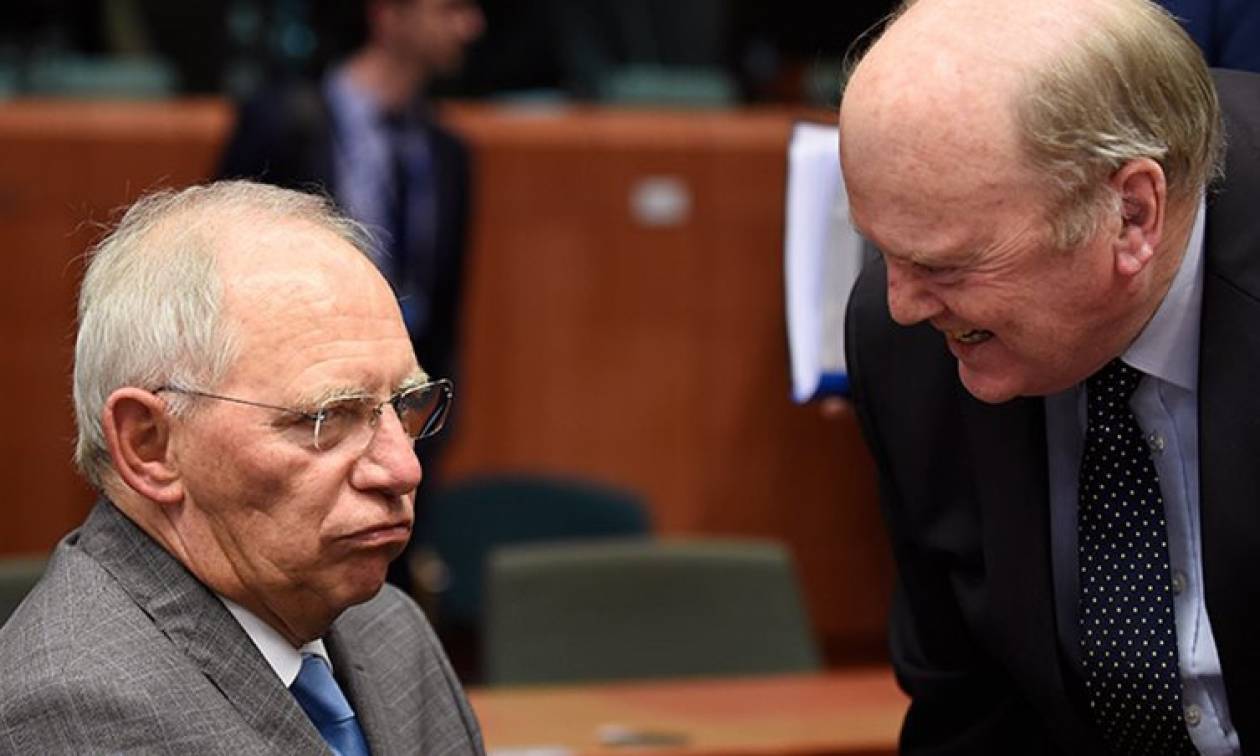 Financial Times: Σόιμπλε και Νούναν ζήτησαν capital controls για την Ελλάδα