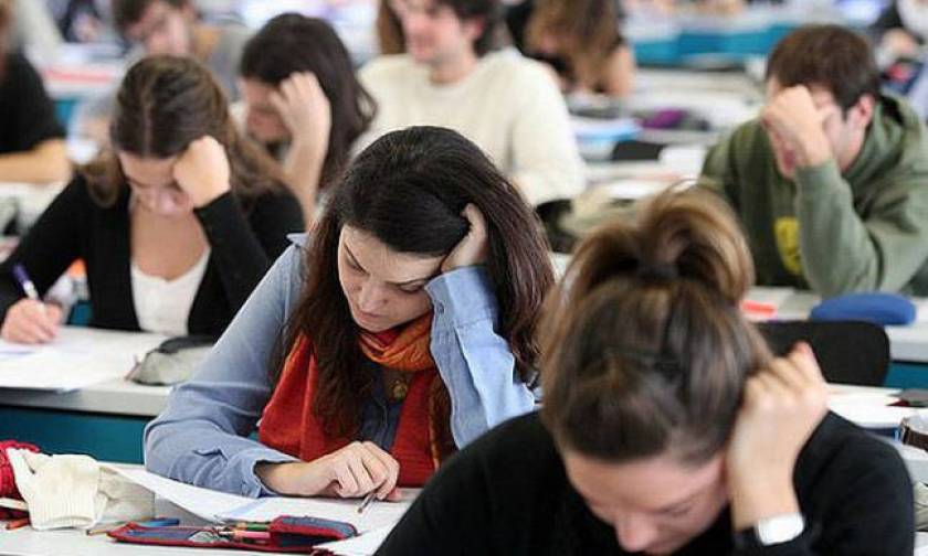 Πανελλήνιες Εξετάσεις 2015: Πώς έγραψαν οι μαθητές – Δείτε τα στατιστικά