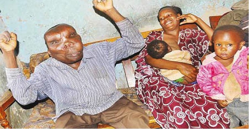 O πιο άσχημος άνδρας της Ουγκάντα έχει οκτώ παιδιά! (photos+videos)