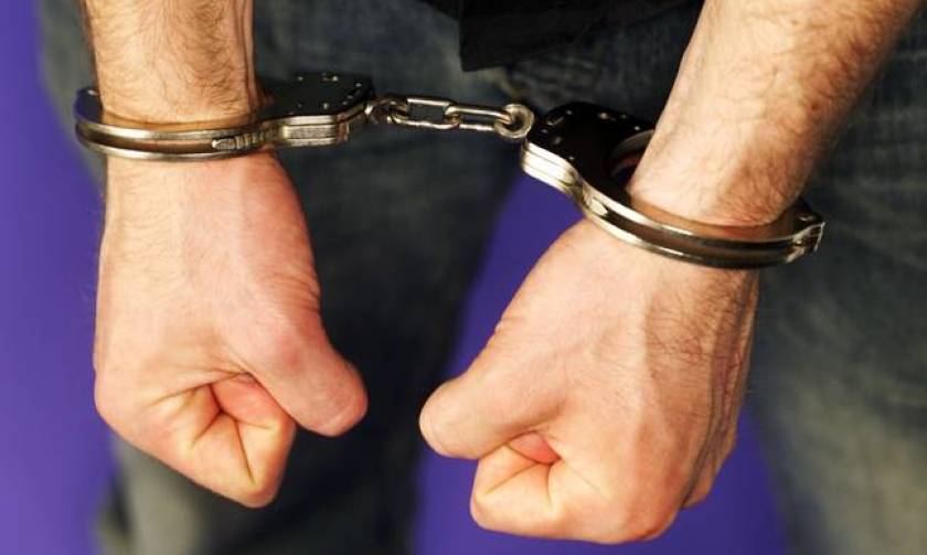 Ηράκλειο: Συνελήφθη 31χρονος για όπλα και πλαστά χαρτονομίσματα
