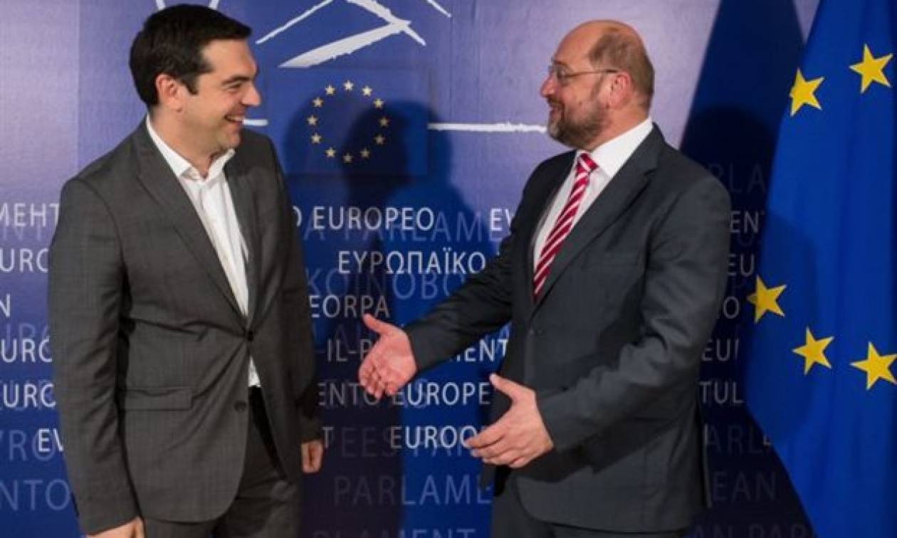 Eγκατέλειψε τις απειλές για Grexit ο Σουλτς