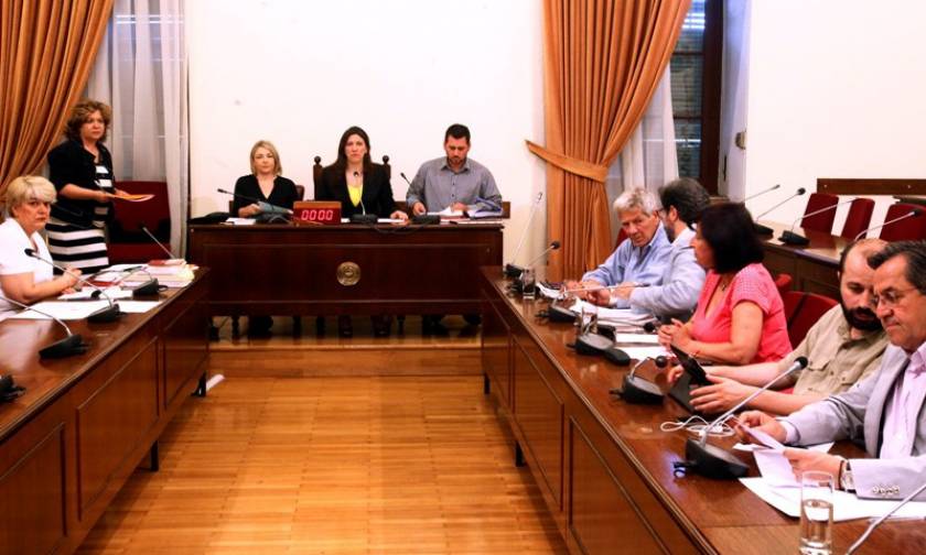 Βουλή: Χαμός μεταξύ Κωνσταντοπούλου και αντιπολίτευσης για την κλήτευση Στουρνάρα