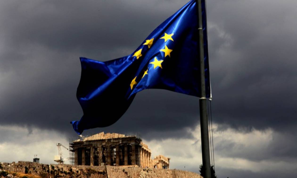 Kurier: «Ερωτική εξομολόγηση» στην Ελλάδα – «Ολοένα και φτωχότεροι οι Έλληνες αλλά όχι στην καρδιά»