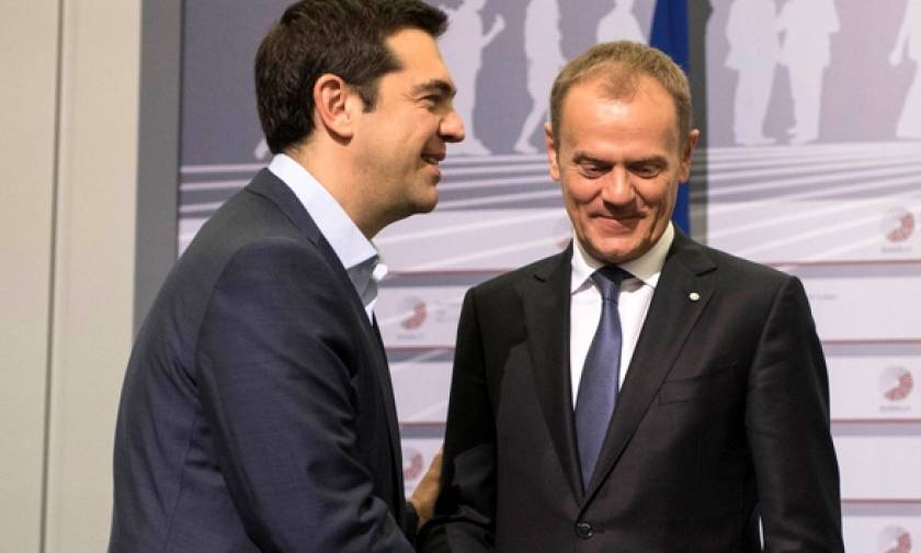 Τουσκ: Η Ελλάδα είναι και πρέπει να παραμένει μέλος της Ευρωζώνης