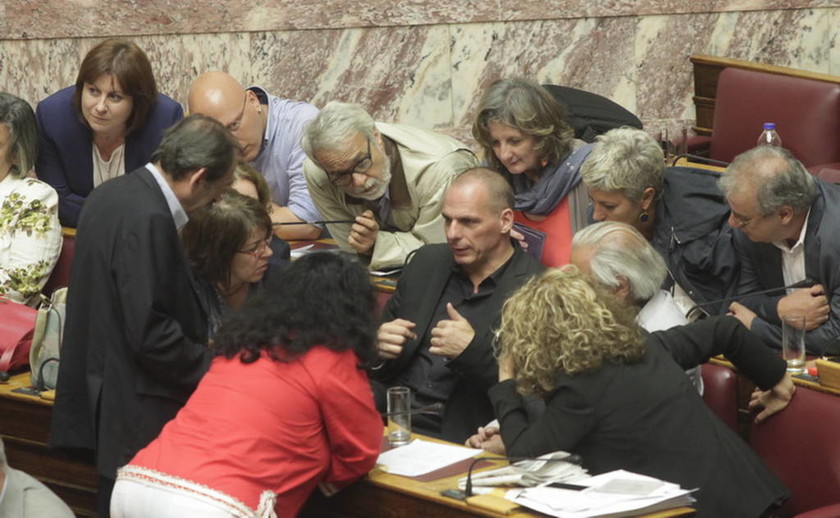 Δημοψήφισμα – Βαρουφάκης: Στο επίκεντρο της… μισής Βουλής ο υπουργός Οικονομικών! (photos)