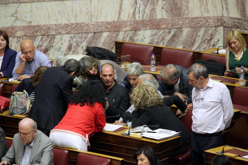 Δημοψήφισμα – Βαρουφάκης: Στο επίκεντρο της… μισής Βουλής ο υπουργός Οικονομικών! (photos)