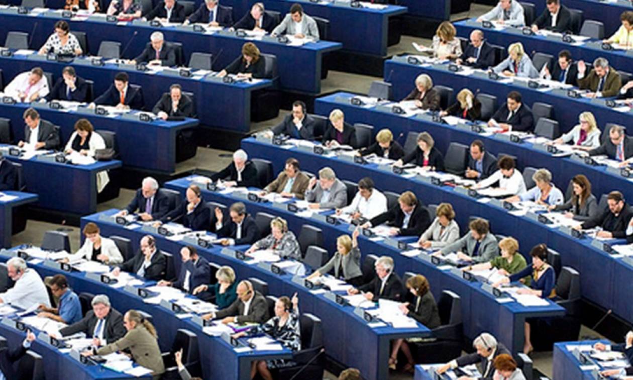 Πράσινοι Ευρωκοινοβουλίου: Σύγκληση Έκτακτης Συνόδου για την αποφυγή ελληνικής χρεοκοπίας