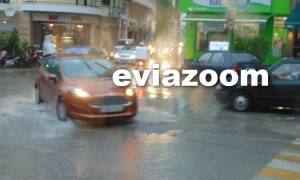 Καιρός: «Πνίγηκε» η Χαλκίδα από την ισχυρή βροχόπτωση (video)