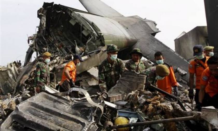 Ινδονησία: Σε 141 ανήλθε ο αριθμός των νεκρών από την συντριβή στρατιωτικού αεροσκάφους