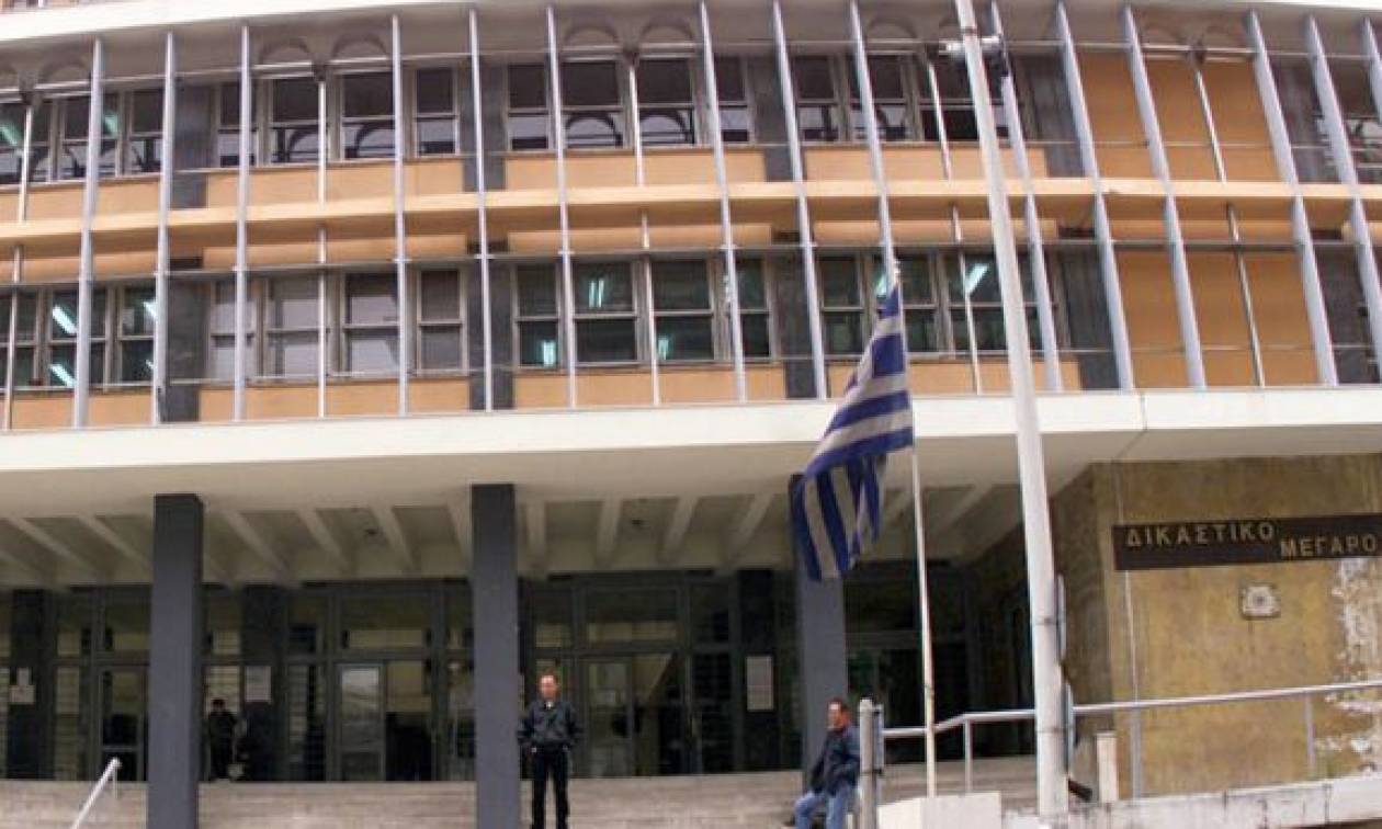 Θεσσαλονίκη: Καταδικάστηκαν αστυνομικοί για προστασία καταστήματος