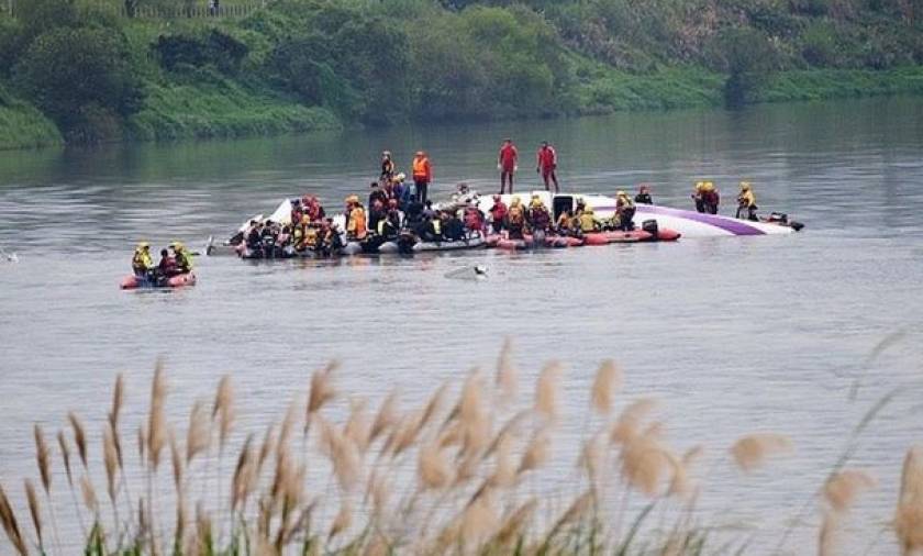 Αεροπορική τραγωδία στην Ταϊβάν: Ο πιλότος έκλεισε λάθος μηχανή