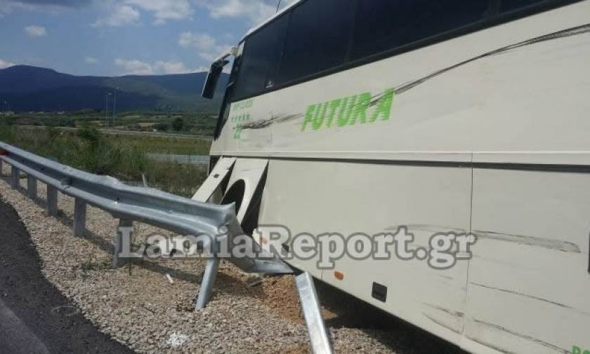 Φθιώτιδα: Λεωφορείο του ΚΤΕΛ συγκρούστηκε με νταλίκα (photos)