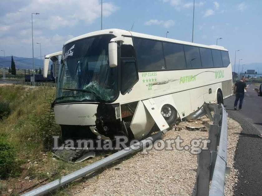 Φθιώτιδα: Λεωφορείο του ΚΤΕΛ συγκρούστηκε με νταλίκα (photos)