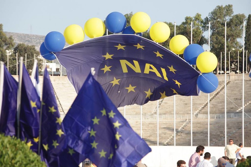 Δημοψήφισμα 2015: Συγκέντρωση του «Μένουμε Ευρώπη» στο Καλλιμάρμαρο 