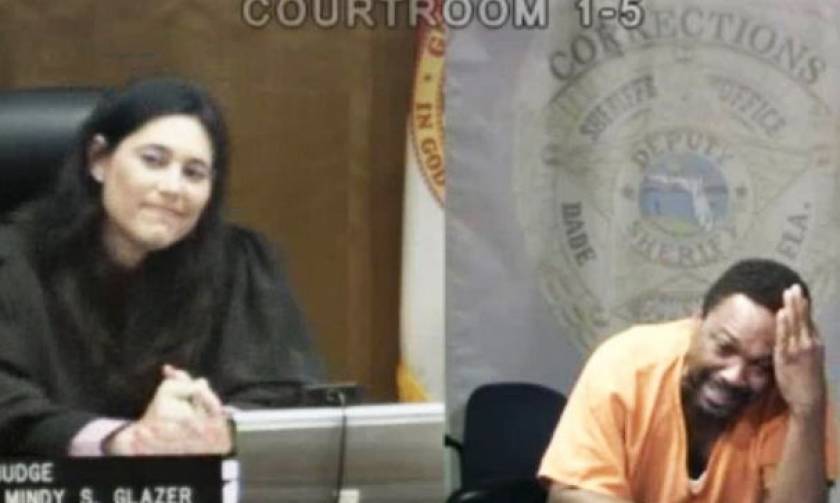 Κατηγορούμενος ξεσπά σε κλάμματα γιατί η δικαστής ήταν συμμαθήτριά του