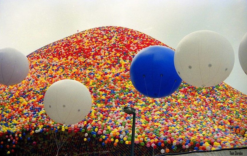 Υπερθέαμα από το…1986! Μπαλόνια παντού! (photos)
