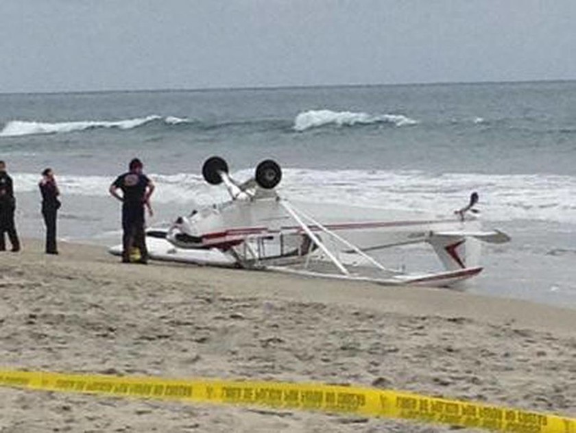 ΗΠΑ: Αεροσκάφος συνετρίβη σε παραλία της Καλιφόρνια (photos)