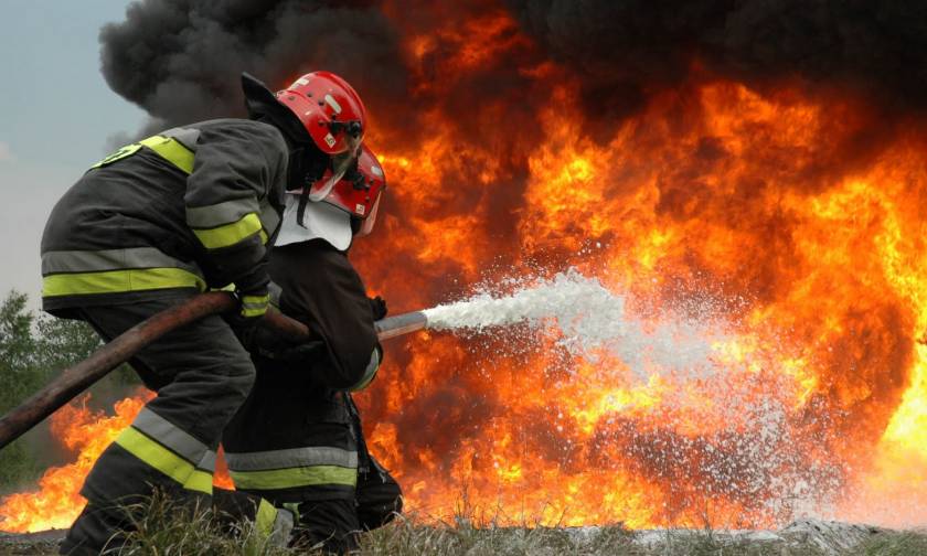 «Συναγερμός» στην Πυροσβεστική – Πυρκαγιά στην Πετρούπολη