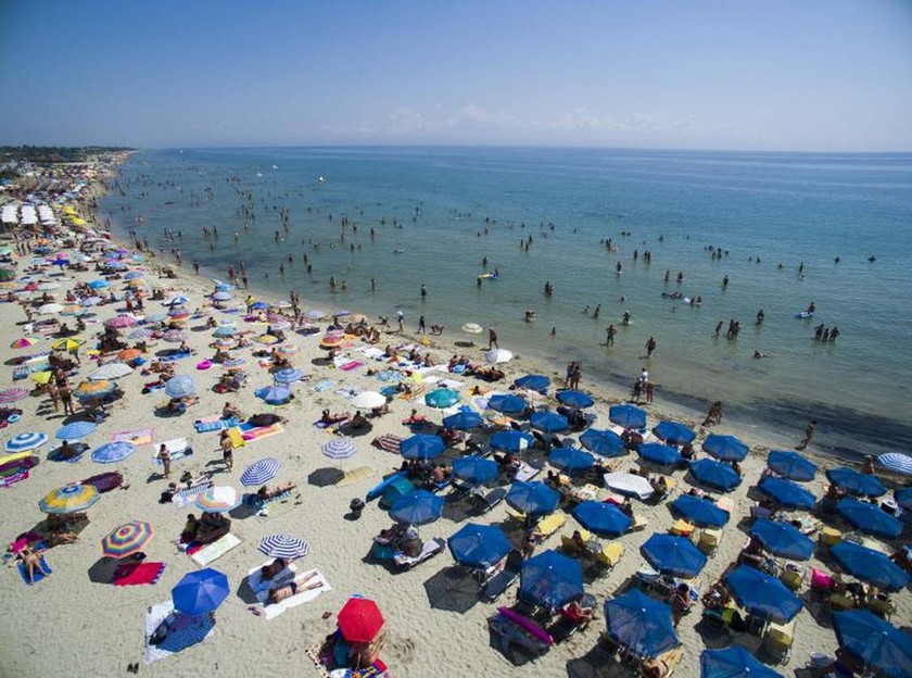 Το δημοψήφισμα… δημοψήφισμα και η παραλία… παραλία! (photos)