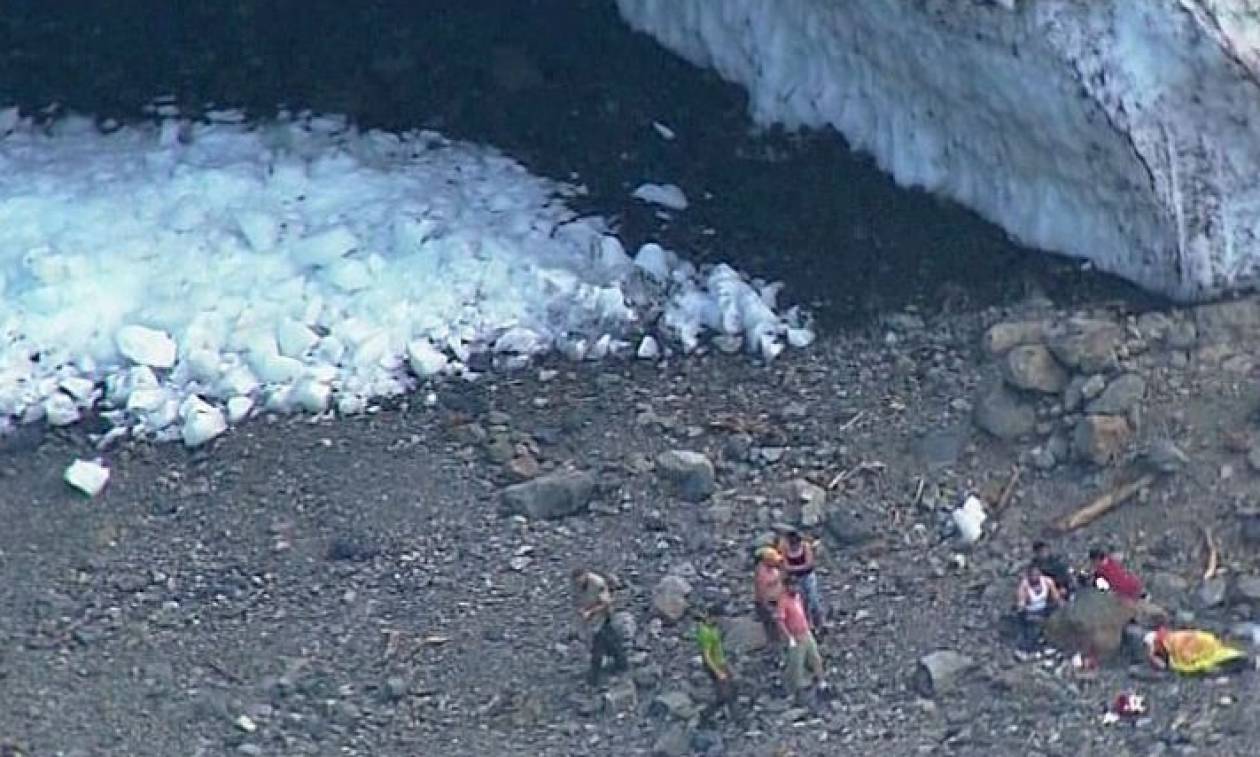 Ουάσιγκτον: Δολοφονική κατάρρευση πάγου σε σπηλιά (videos)