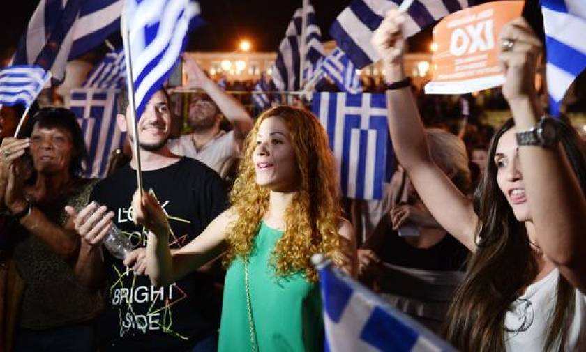 Die Zeit: Το «όχι» των Ελλήνων αποκάλυψε τον βαθύ διχασμό της Ευρώπης