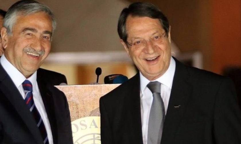 Κυπριακό: Πιθανή κοινή συνάντηση Αναστασιάδη-Ακιντζί με Γιούνκερ