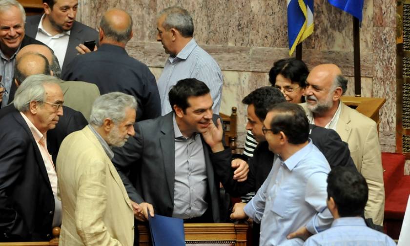 Μνημόνιο : Ο Τσίπρας δεν αφήνει τη θέση του – Δεν αλλάζει η κομματική σύνθεση της κυβέρνησης