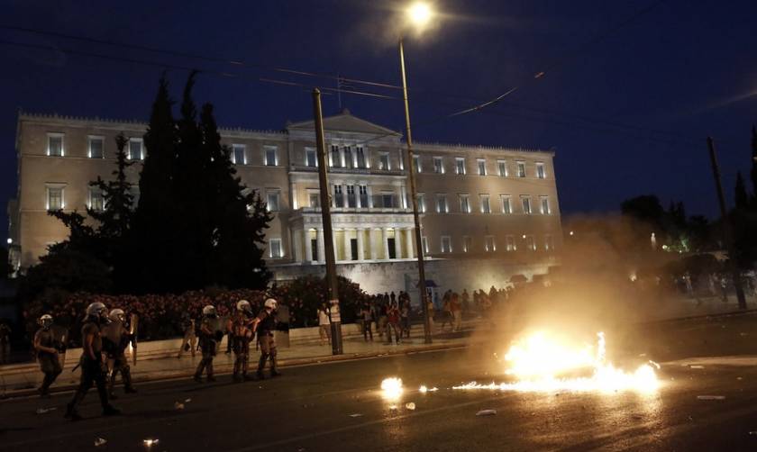 Μνημόνιο: Πεδίο μάχης το κέντρο της Αθήνας