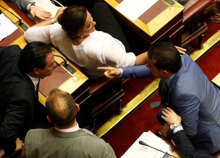 Μνημόνιο 3: Παραλίγο να πιαστεί στα χέρια με βουλευτή των ΑΝΕΛ ο Άδωνις (photos)