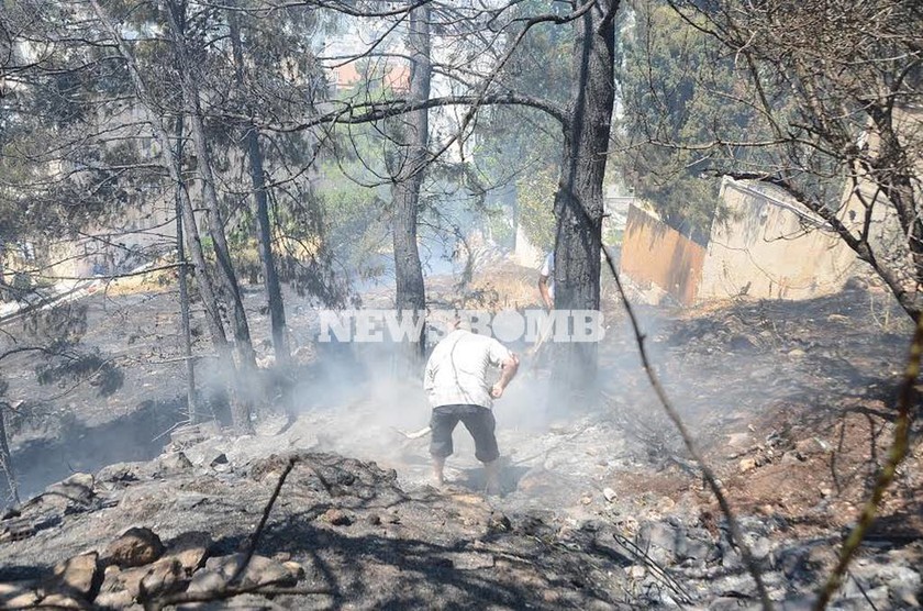 ΣΥΝΕΧΗΣ ΕΝΗΜΕΡΩΣΗ: Δραματική η κατάσταση στον Υμηττό - Μαίνεται η μεγάλη πυρκαγιά (pics+vids)