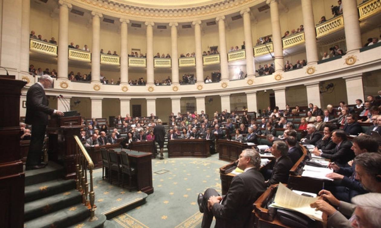 Μνημόνιο – Βέλγιο: «Κορώνες» και αντεγκλήσεις στη βελγική βουλή λόγω Ελλάδας