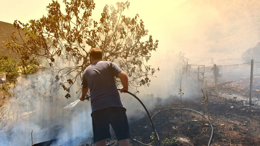 ΣΥΝΕΧΗΣ ΕΝΗΜΕΡΩΣΗ: Σε πλήρη εξέλιξη οι πυρκαγιές σε Μαλακάσα - Αργολίδα, σε ύφεση στη Νέα Αρτάκη