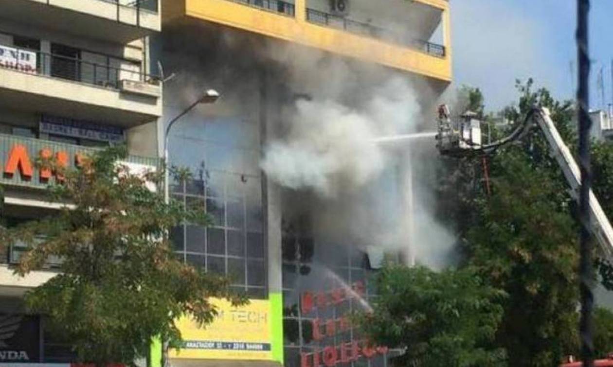 Θεσσαλονίκη: Φωτιά σε κτίριο επί της οδού Παπαναστασίου