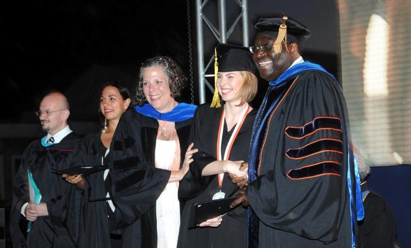 New York College: Εξωστρεφές και Πολυπολιτισμικό - Αποφοίτηση 2015 Αθήνα