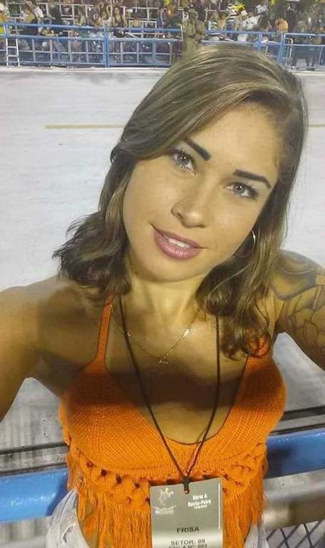 Η σέξι Βραζιλιάνα οδοκαθαρίστρια που έχει «τρελάνει» το διαδίκτυο! (photos)