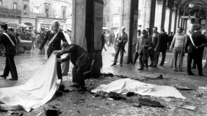 Ισόβια μετά από… 40 χρόνια σε νεοφασίστες για τη βόμβα στην πλατεία Ντέλλα Λότζια της Μπρέσια (pics)