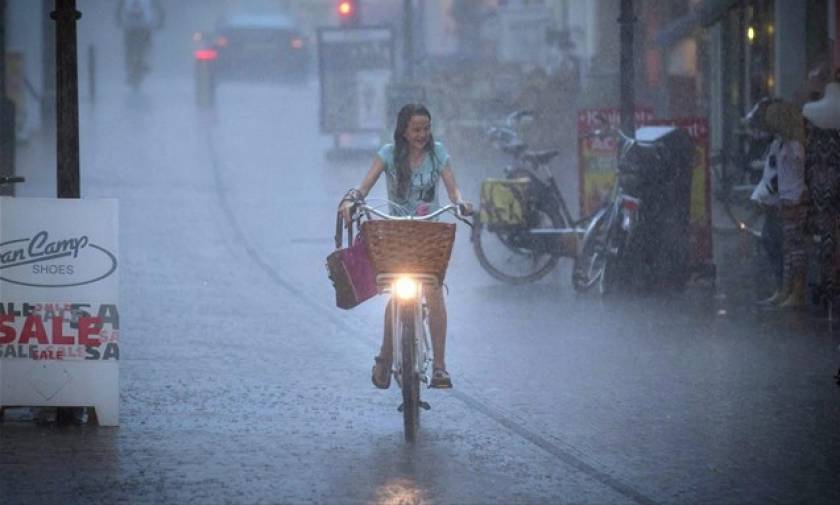 Νεκρός ένας άνδρας στην Ολλανδία λόγω σφοδρής καταιγίδας