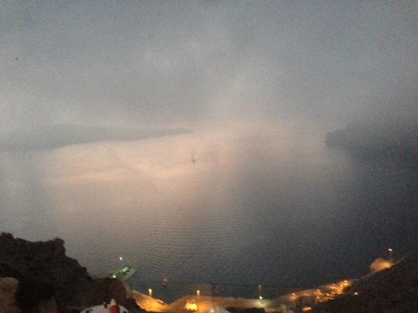 Τήνος: Σε αβαθή έξω από το λιμάνι προσάραξε το FLYING CAT 4 λόγω ομίχλης (pics)