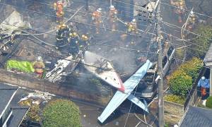 Ιαπωνία: Τρεις νεκροί από τη συντριβή μικρού αεροπλάνου σε προάστιο του Τόκιο (video)
