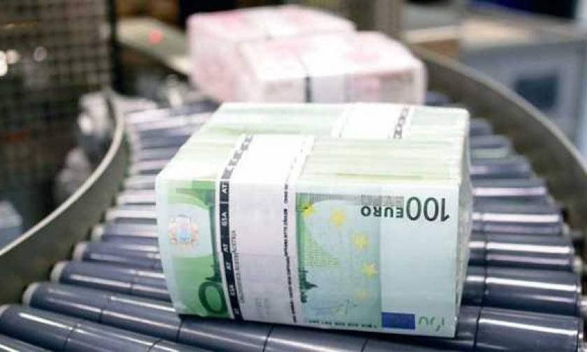 Reuters: Υποχώρησαν οι καταθέσεις στις ελληνικές τράπεζες τον Ιούνιο