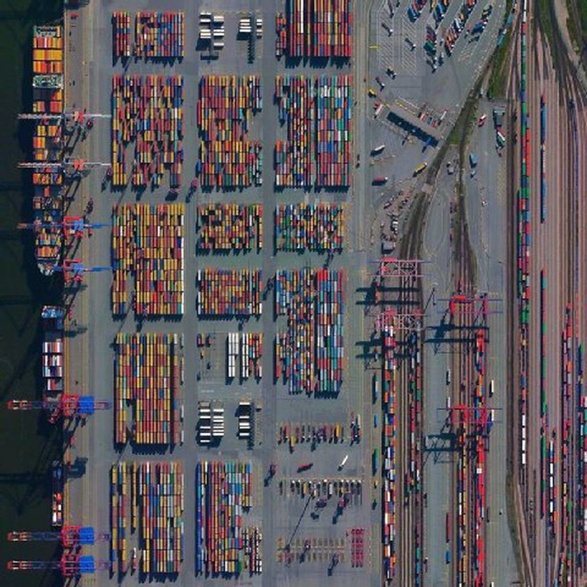 Αμβούργο: Το πολύχρωμα κοντέινερ στο λιμάνι