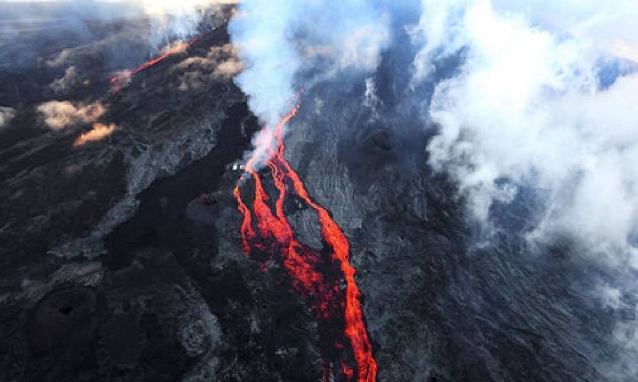 Εκκενώθηκε η περιοχή στην οποία βρέθηκαν τα συντρίμμια αεροσκάφους λόγω πιθανής έκρηξης ηφαιστείου