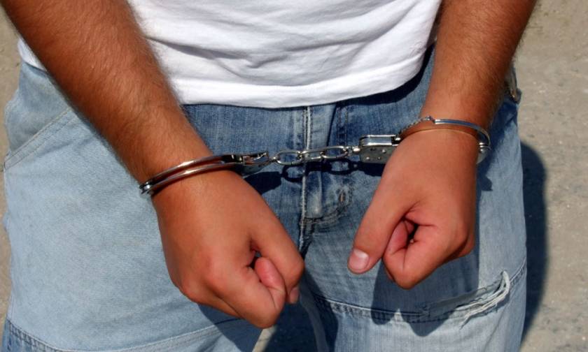 Ηράκλειο: Σύλληψη 37χρονου για όπλα, πυρομαχικά και φωτοβολίδες