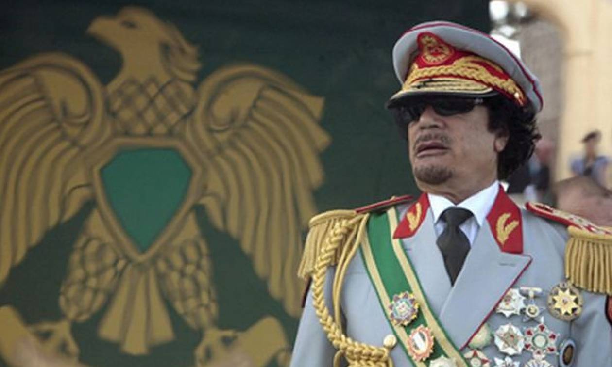 Λιβύη: Πυρά και πετροπόλεμος σε διαδήλωση υπέρ του Μουαμάρ Καντάφι