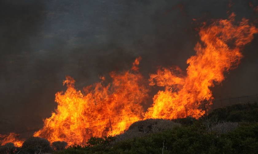 Φωτιές και κακοκαιρία στην νότια Ηλεία