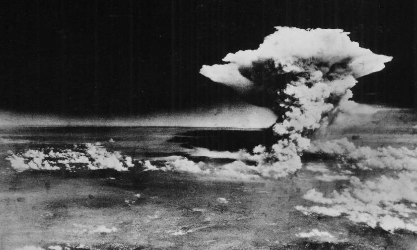 Σαν σήμερα το 1945 το βομβαρδιστικό Enola Gay ρίχνει την πρώτη ατομική βόμβα στη Χιροσίμα