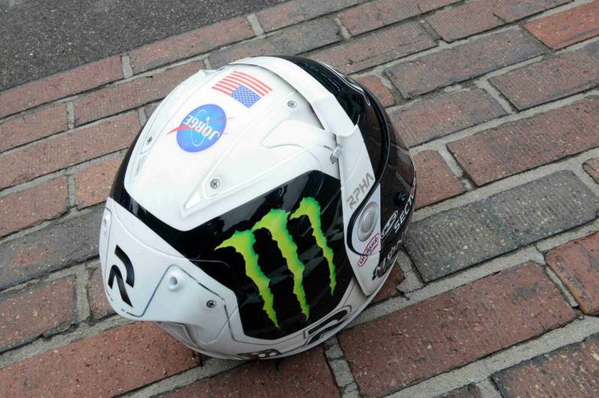 MotoGP Grand Prix Indianapolis: Φέτος το σχέδιο είναι: Αστροναύτης (προσέξτε τη λεπτομέρεια στο σήμα της NASA)